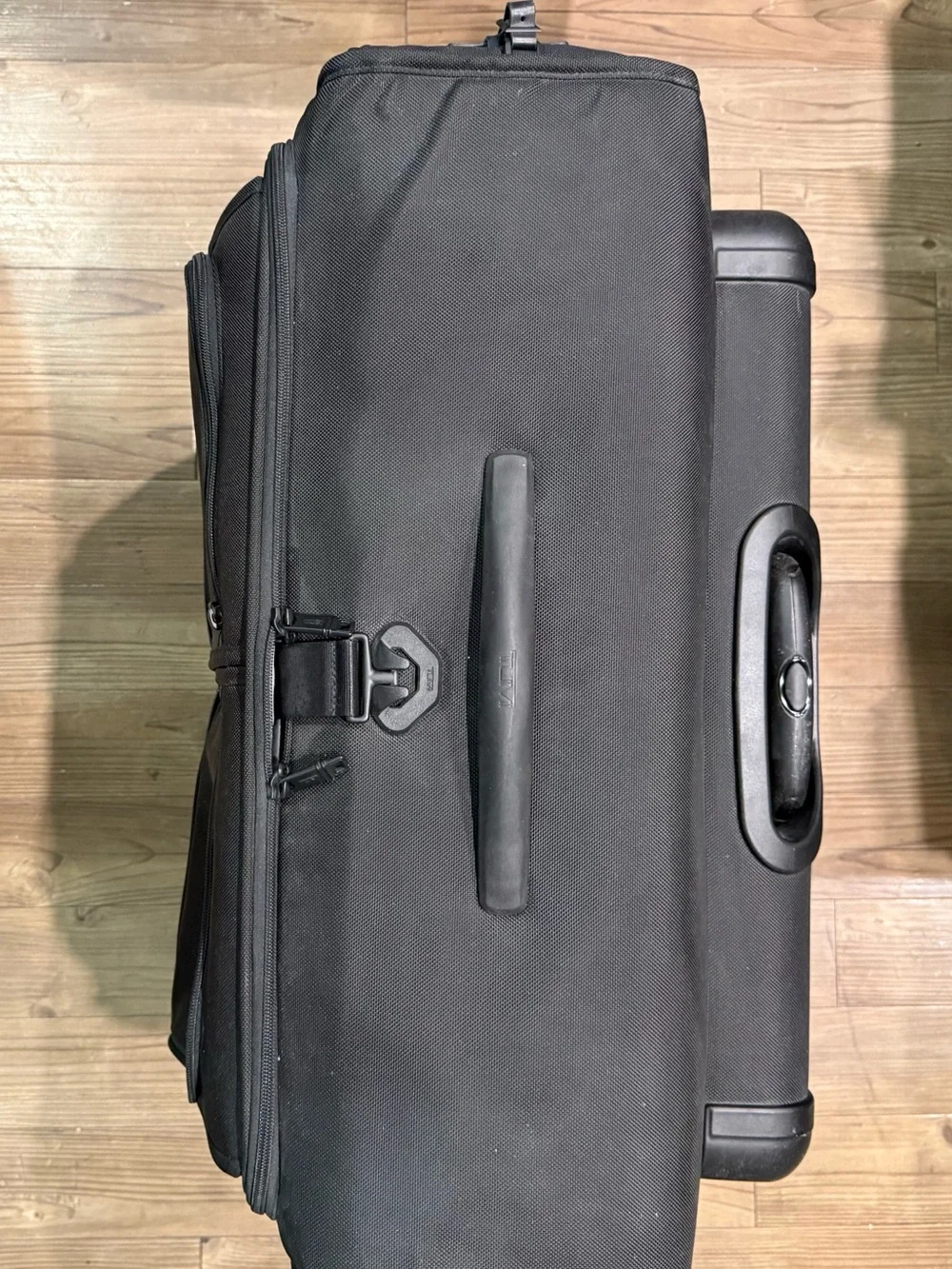 Tumi rolling Black Men’s Carry-On Garment Bag - Sleek Travel Organizer Brand new